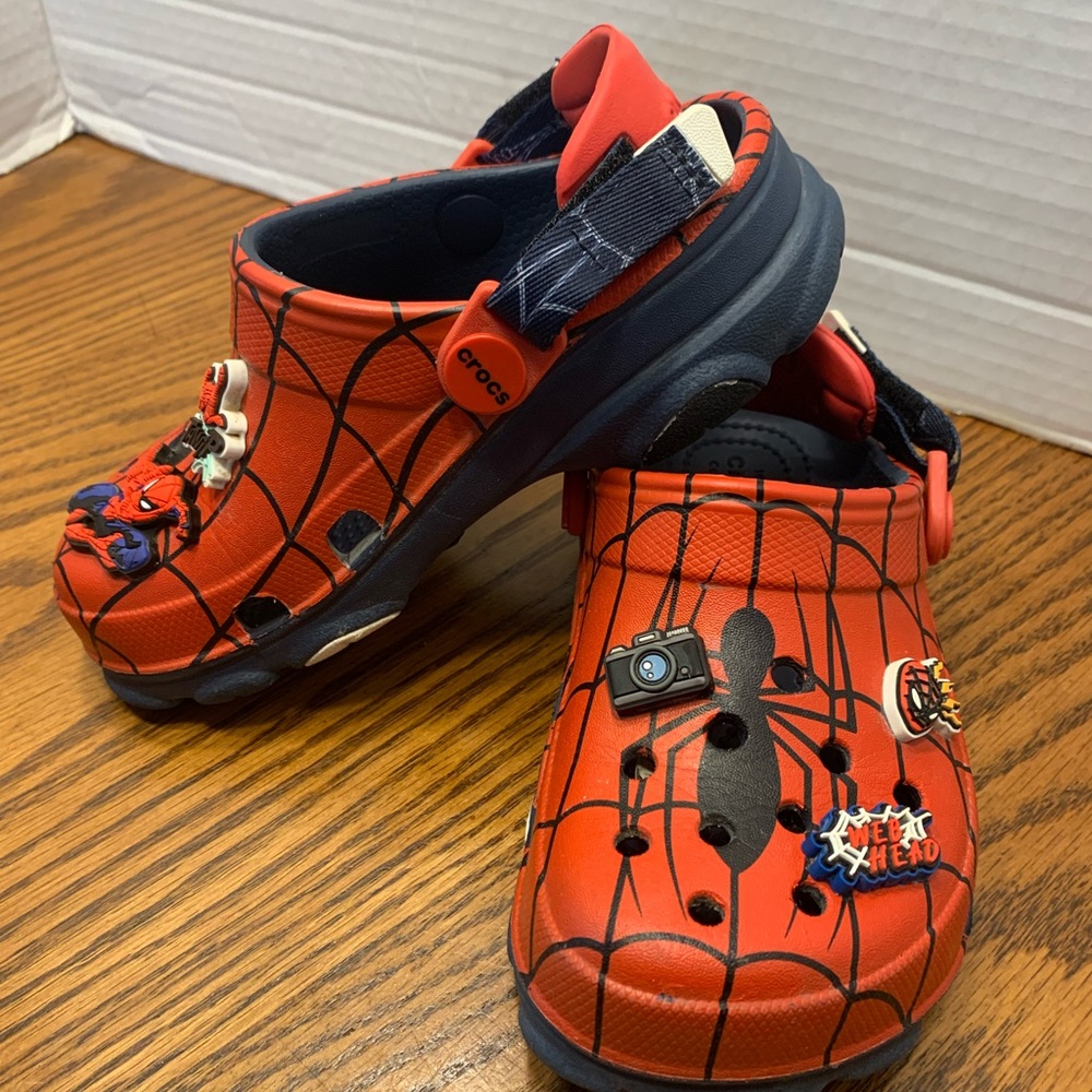 CROCS Red and Black Sandals with Spider Design Size C11 - Picture 2 of 10